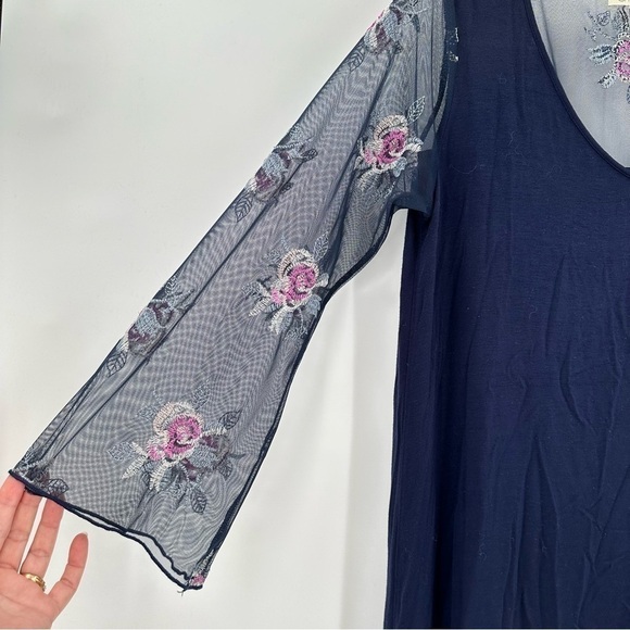 CHENAULT Women’s Navy Blue Top With Floral Embroidered Sheer Sleeves Size Large - Picture 4 of 8